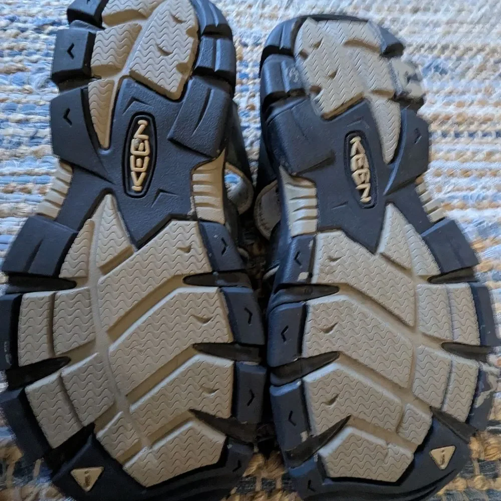 KEEN Newport H2 Green Gray Closed-Toe Hiking Sandals 9 Sporty Outdoors Durable